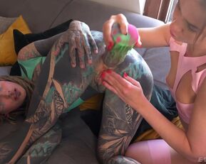 Anuskatzz's tattooed pussy gets stuffed in a wild anal romp