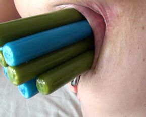 Vinam's extreme insertions: a wife's kink and food fetish