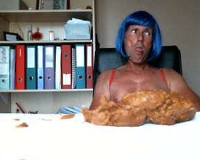 OLibrius71 gets a mouthful and a facial in prolapse action