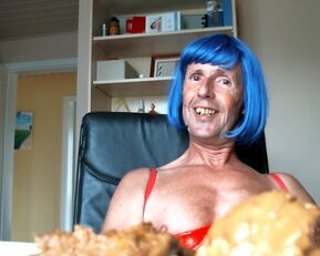 OLibrius71 gets a mouthful and a facial in prolapse action