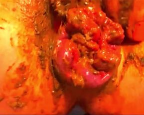 Watch this amateur MILF with a prolapsed asshole play with herself full of crap