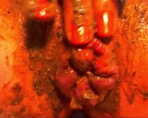 Watch this amateur MILF with a prolapsed asshole play with herself full of crap