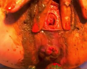 Watch this amateur MILF with a prolapsed asshole play with herself full of crap